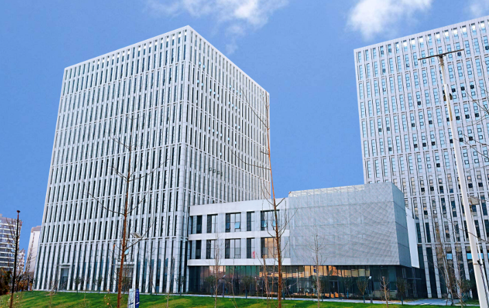 爱普生NEC投影机代理：广州宇轩2024年主流工程型号对比